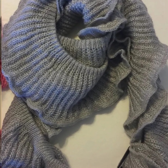 2/$20 Lot Of 2 Women Scarf Gray Pink Metallic Accent Curly Petal Layered - Picture 5 of 9